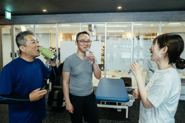 💪✨ True Fitnessの魅力は、ただの運動だけじゃない！
仲間と交流しながら楽しめるグループレッスンで、
モチベーションもアップ🌟一緒に健康的なライフスタイルを目指しましょう！
#TrueFitness #グループレッスン #健康第一 #仲間と一緒に
#吹田運動